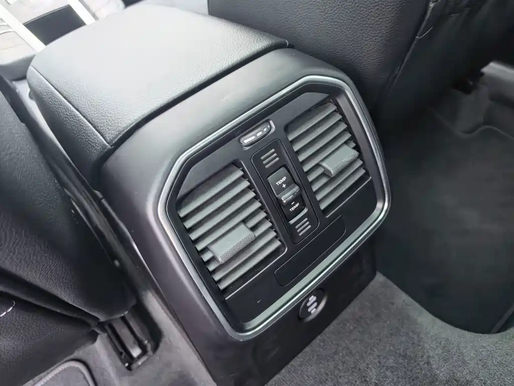 Porsche Macan — миниатюра 10