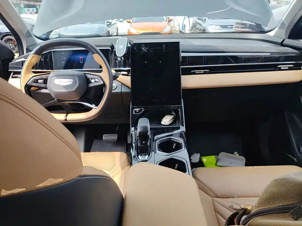 Geely Boyue L — миниатюра 10