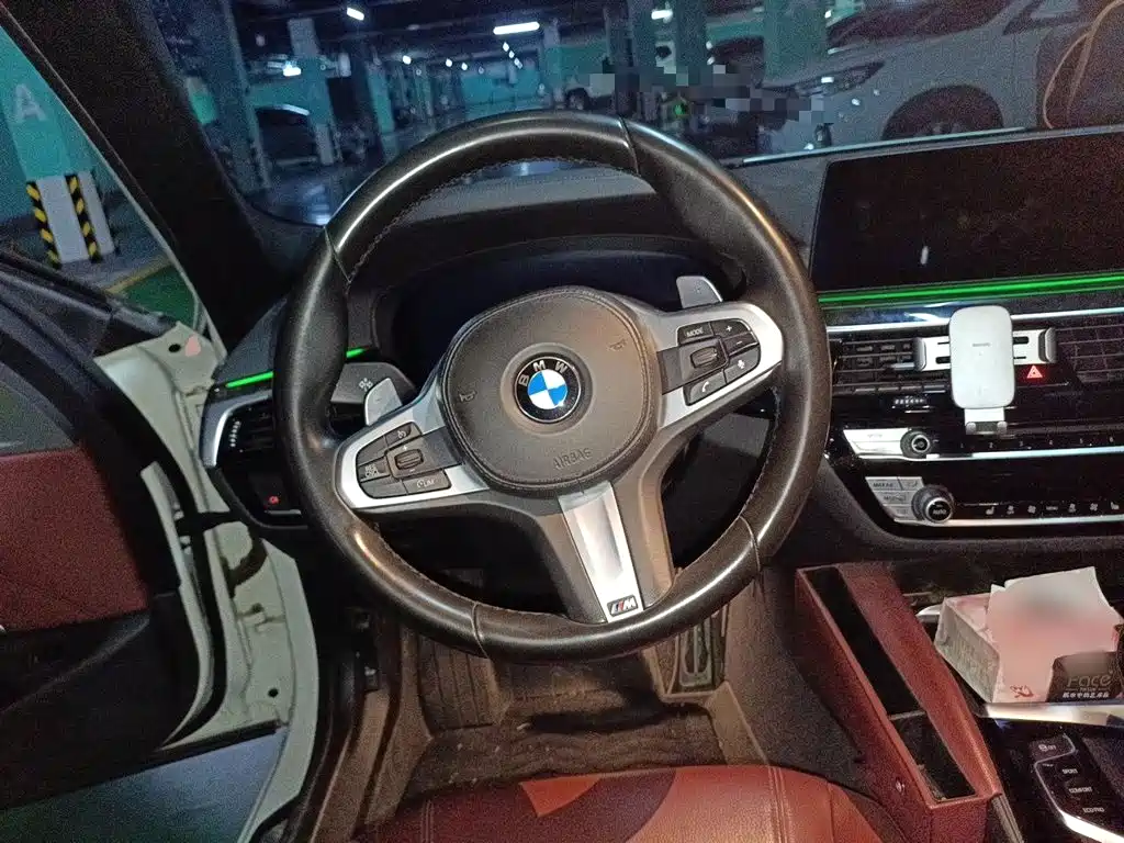 BMW 5 Series — миниатюра 11