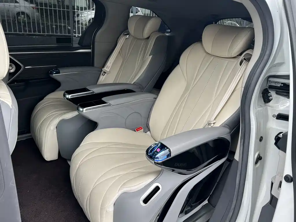 Toyota Sienna — миниатюра 8