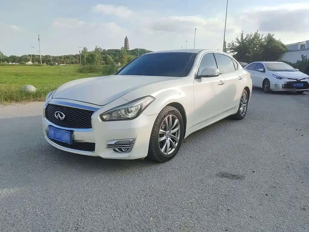 Infiniti Q70