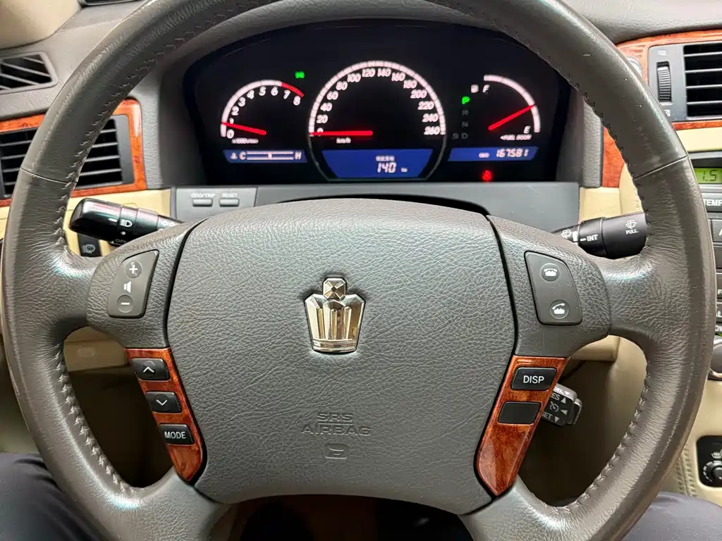 Toyota Crown — миниатюра 11