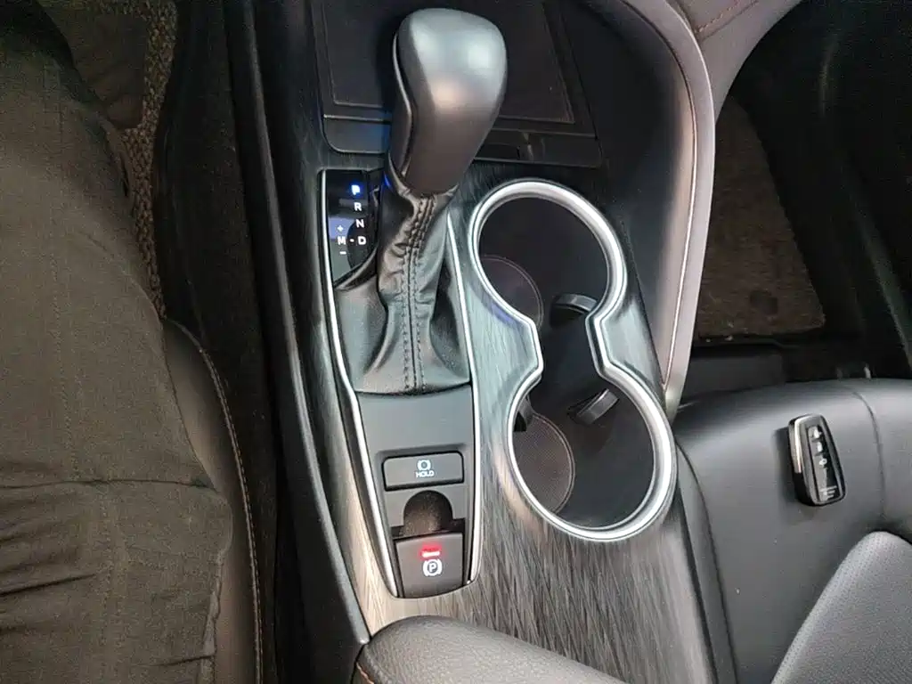 Toyota Camry — миниатюра 14