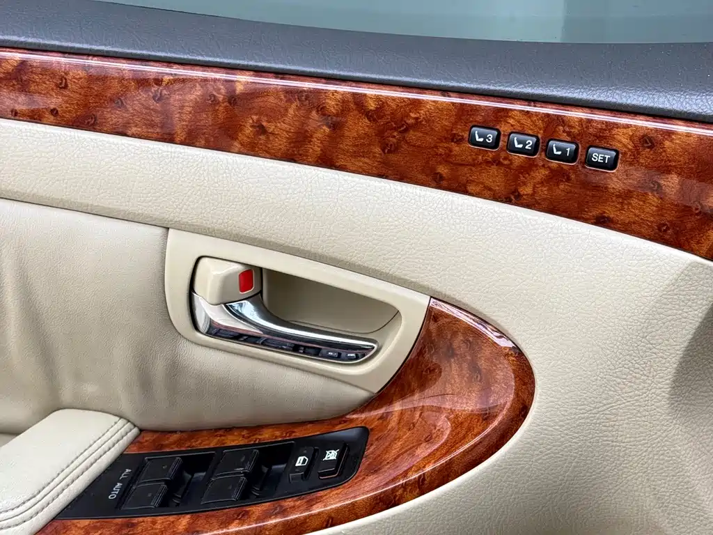 Toyota Crown — миниатюра 16