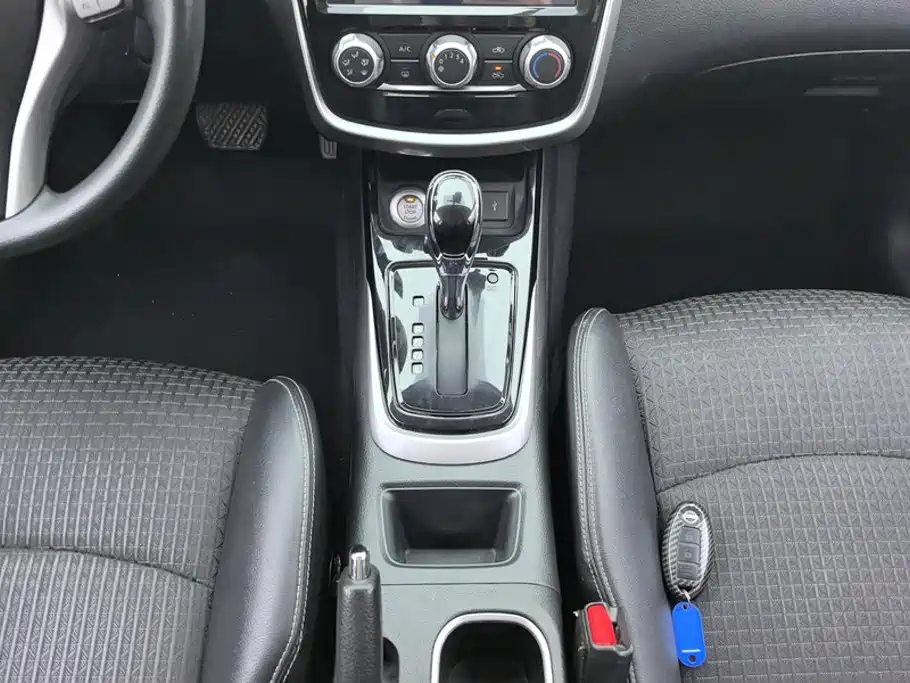 Nissan Tiida — миниатюра 16