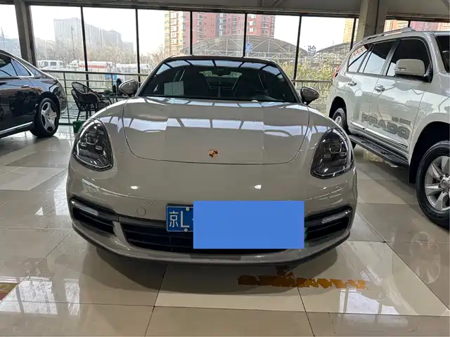 PORSCHE PANAMERA