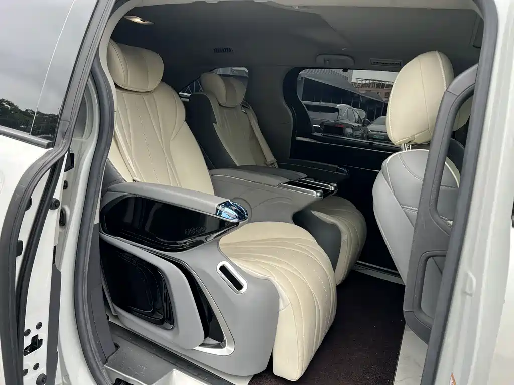 Toyota Sienna — миниатюра 12