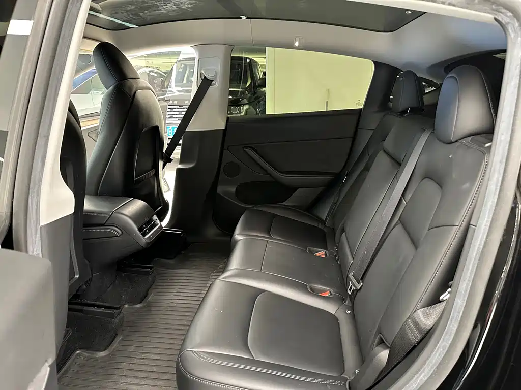 Tesla Model Y — миниатюра 14