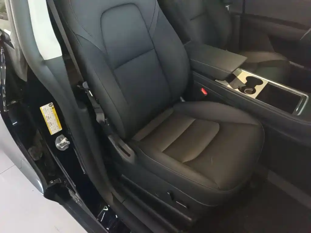 Tesla Model Y — миниатюра 25