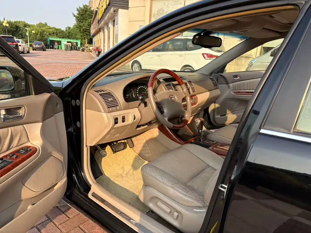 Toyota Camry — миниатюра 4