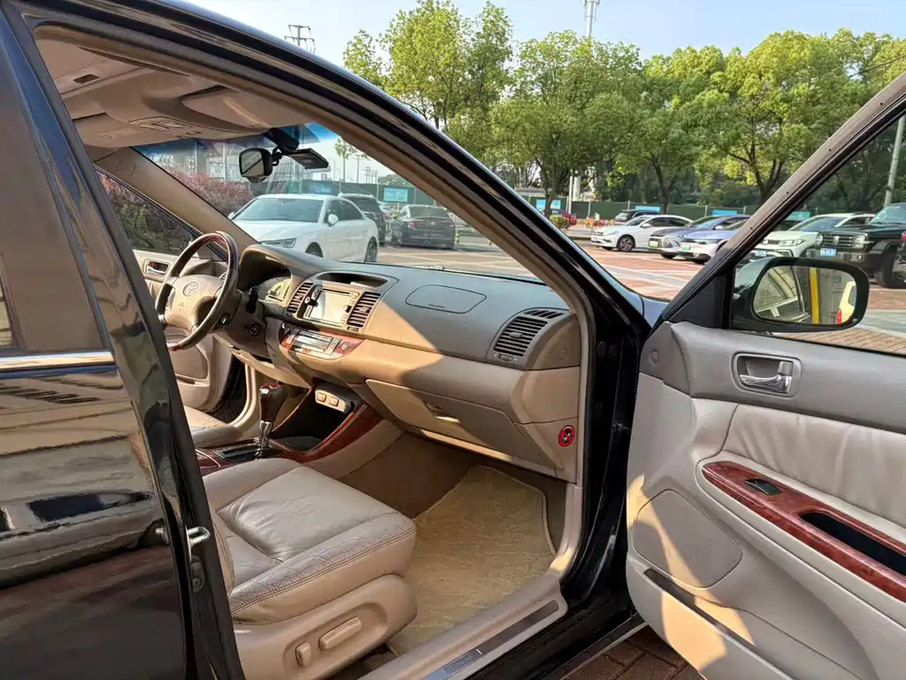 Toyota Camry — миниатюра 9