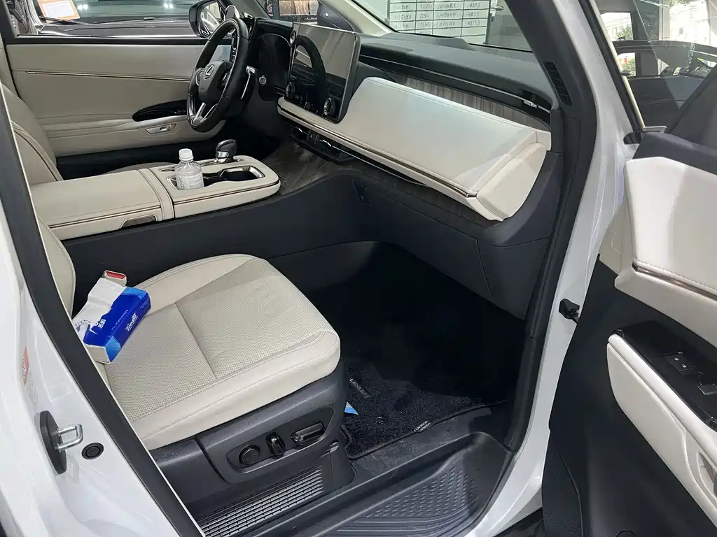 Lexus LM — миниатюра 6