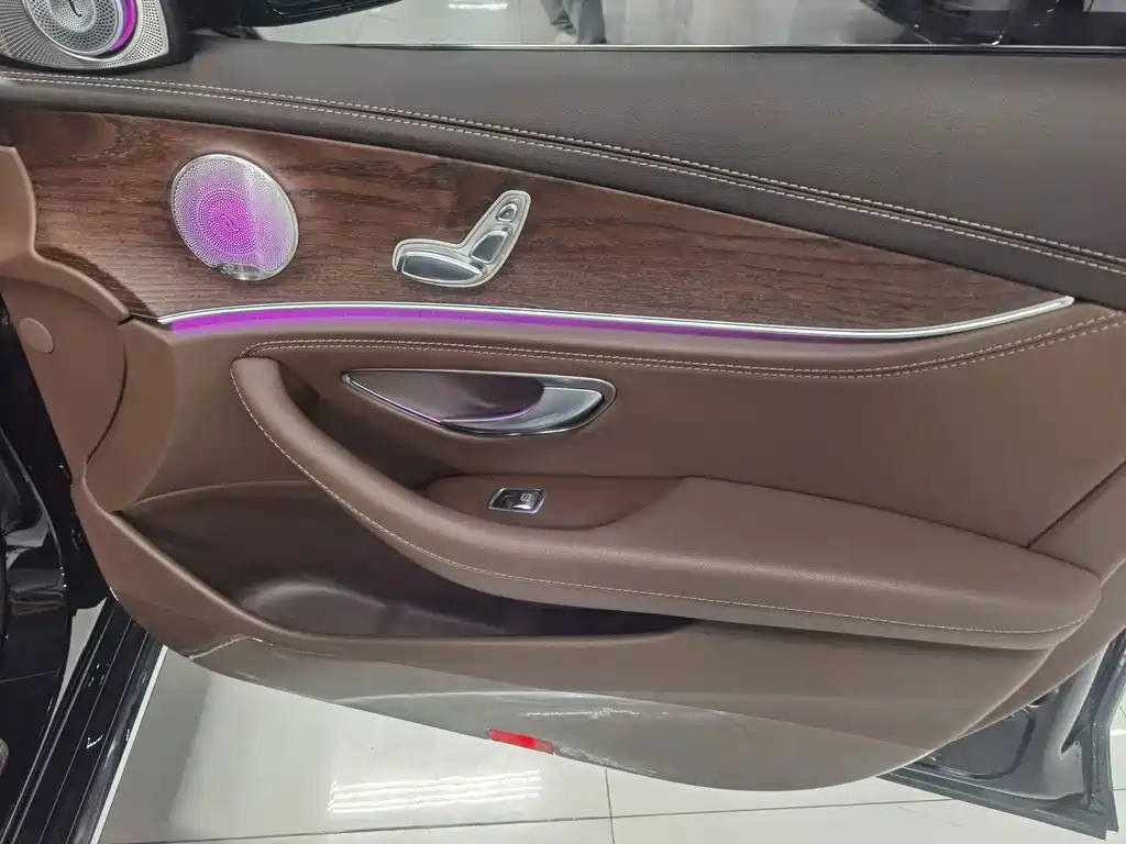 Mercedes-Benz E-Class — миниатюра 21