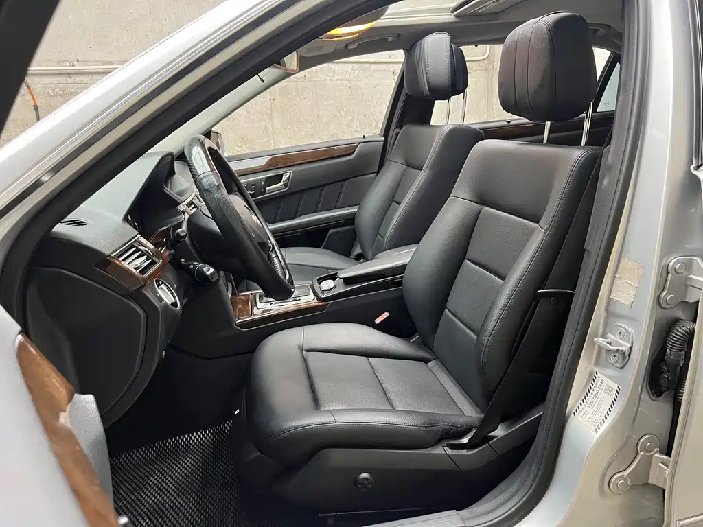 Mercedes-Benz E-Class — миниатюра 7