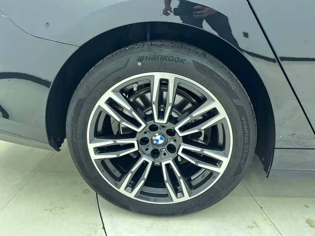 BMW 5 Series — миниатюра 19