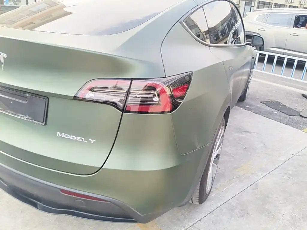 Tesla Model Y — миниатюра 8