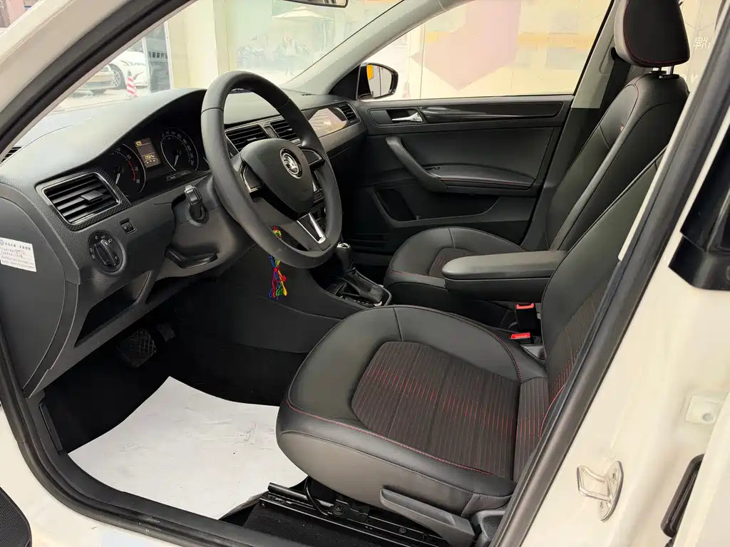 Skoda Rapid Spaceback — миниатюра 15