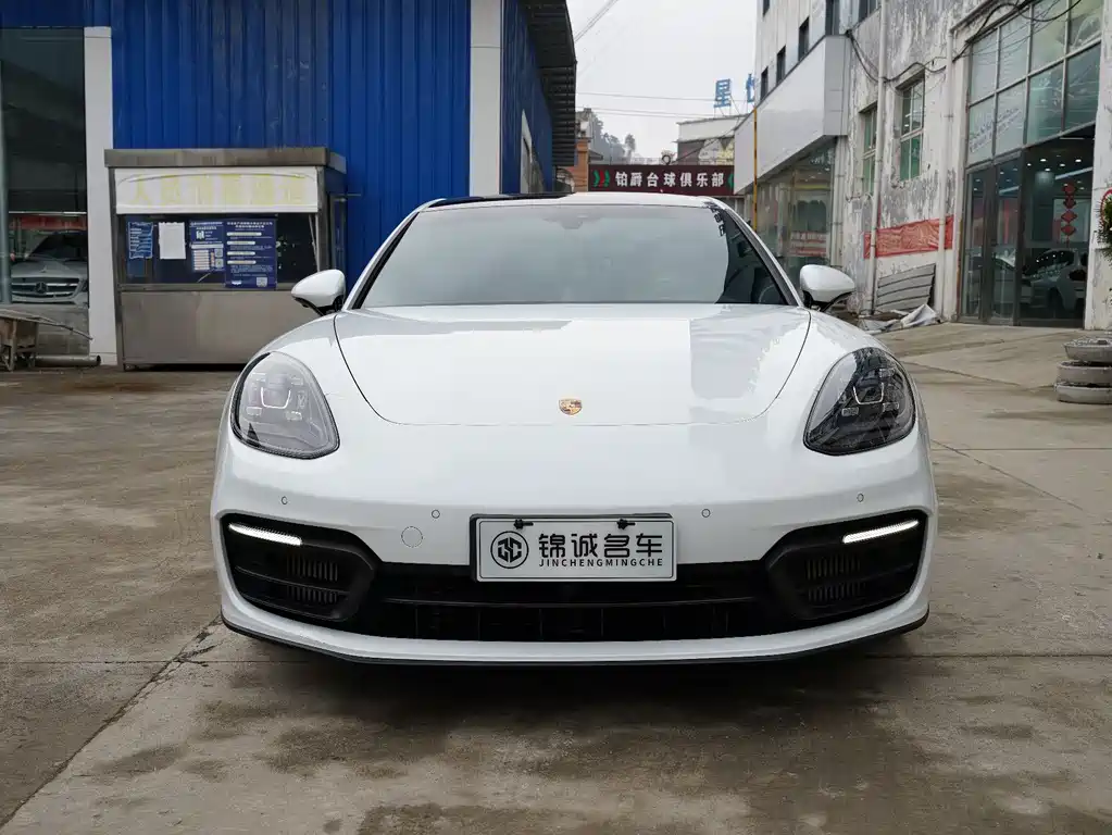PORSCHE PANAMERA