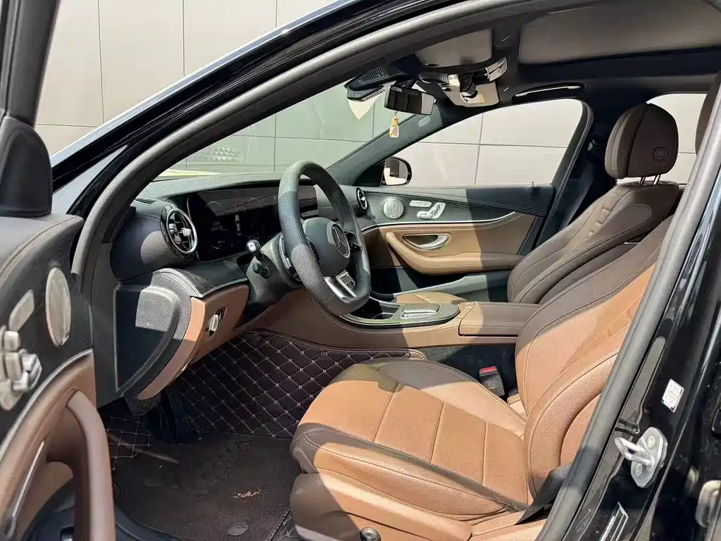 Mercedes-Benz E-Class — миниатюра 6