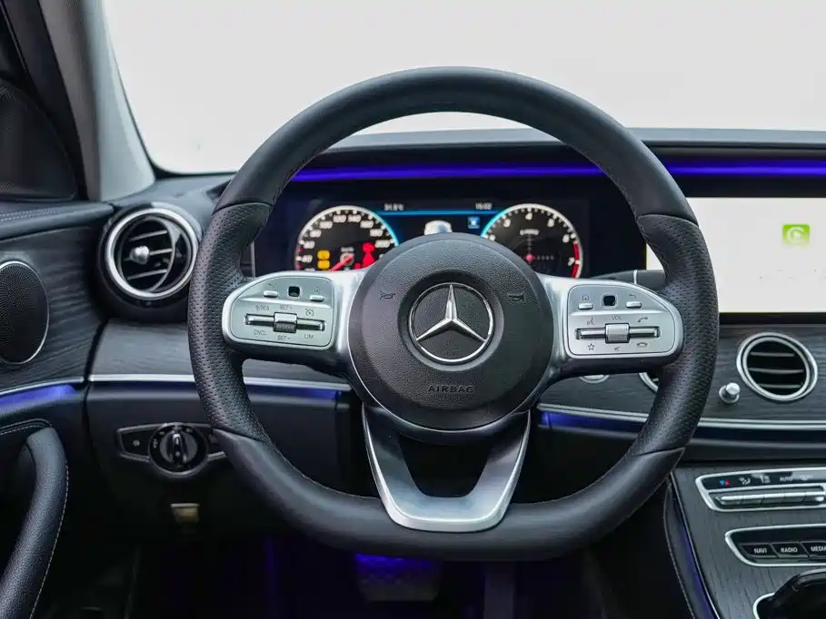 Mercedes-Benz E-Class — миниатюра 12