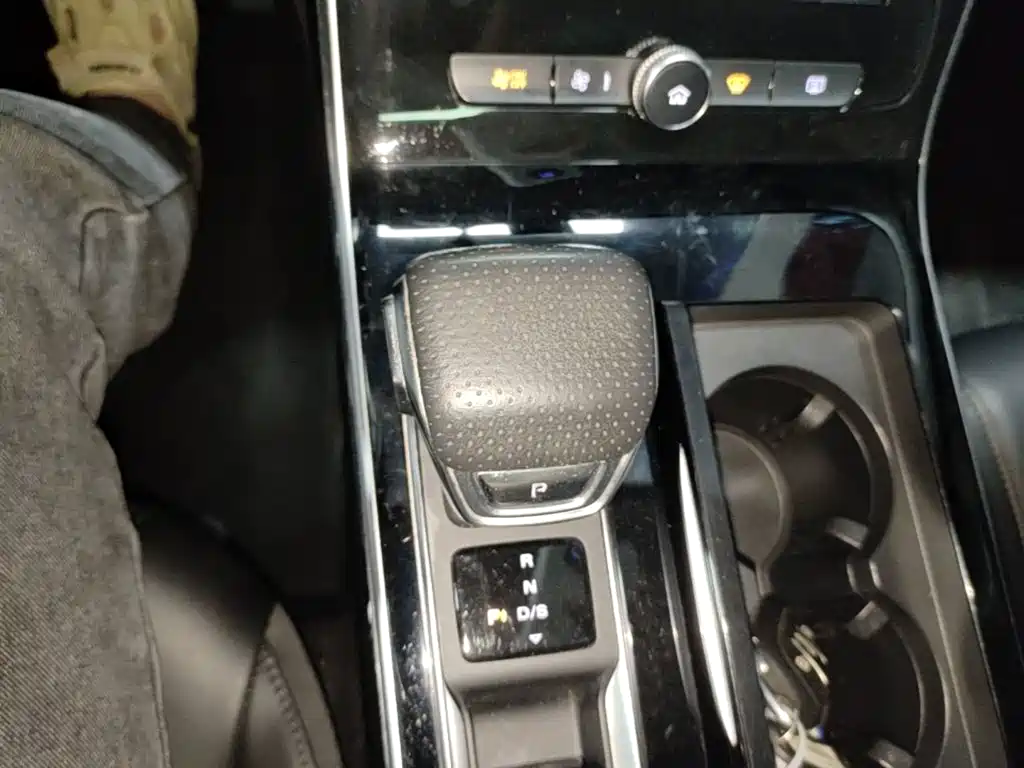 Roewe RX5 MAX — миниатюра 10