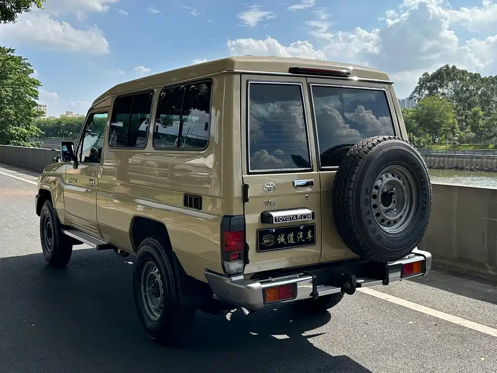 Toyota Land Cruiser — миниатюра 3
