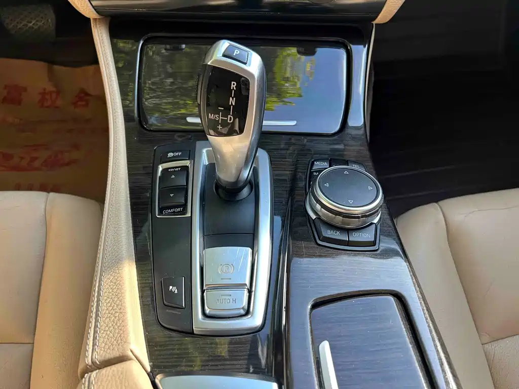 BMW 5 Series — миниатюра 21