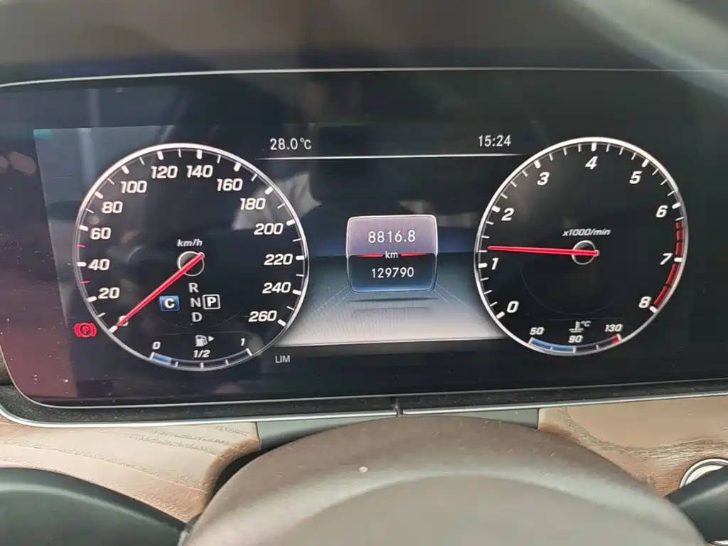 Mercedes-Benz E-Class — миниатюра 12