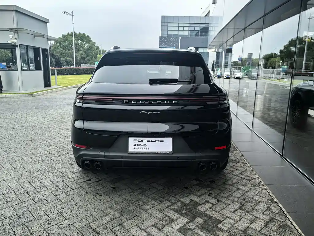 Porsche Cayenne — миниатюра 9