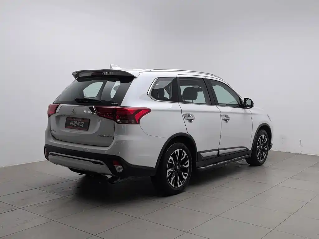 Mitsubishi Outlander — миниатюра 2