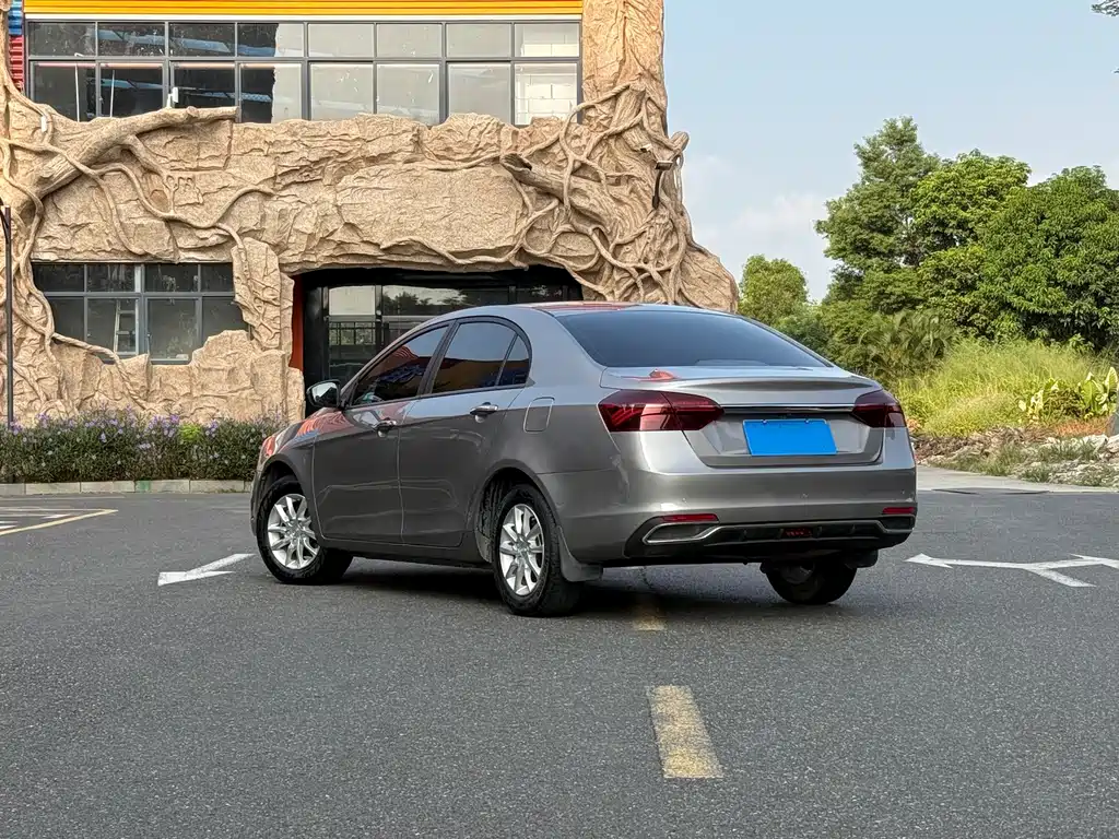 Geely Emgrand — миниатюра 3