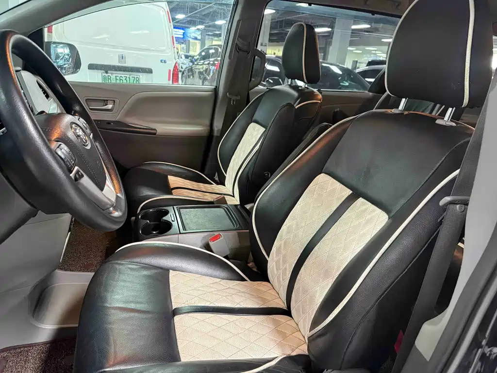 Toyota Sienna — миниатюра 17