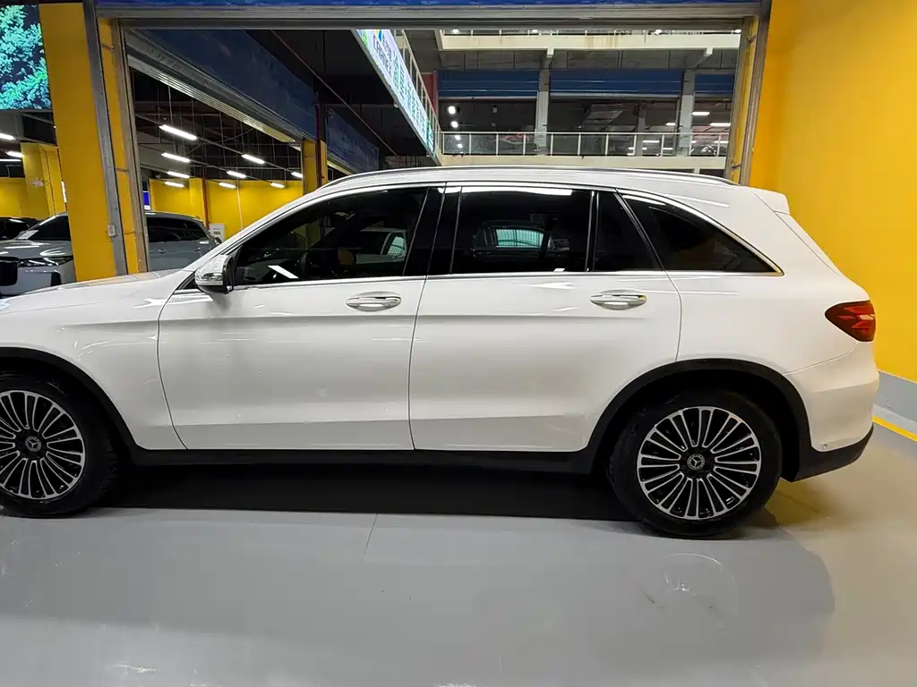 MERCEDES-BENZ GLC