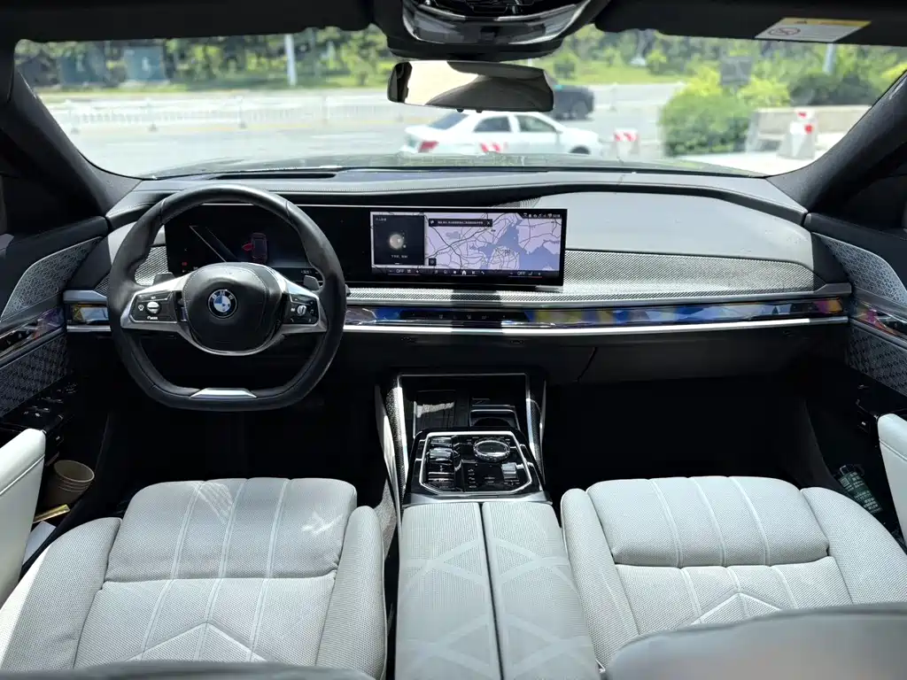 BMW 7 Series — миниатюра 5