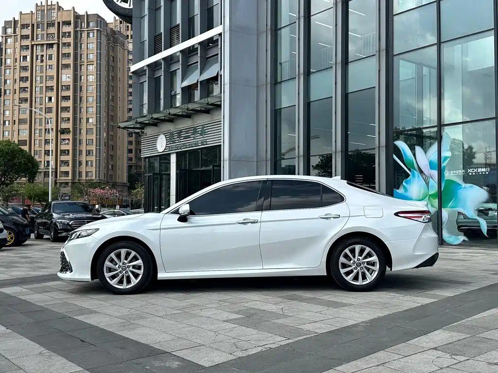 Toyota Camry — миниатюра 3