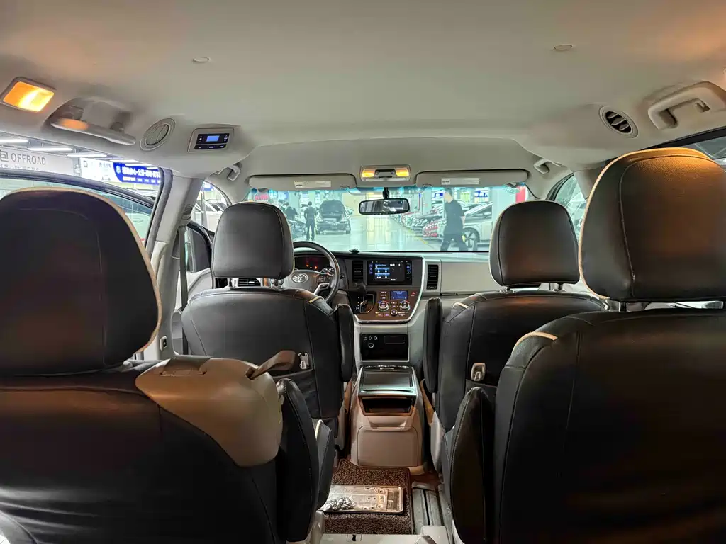 Toyota Sienna — миниатюра 4