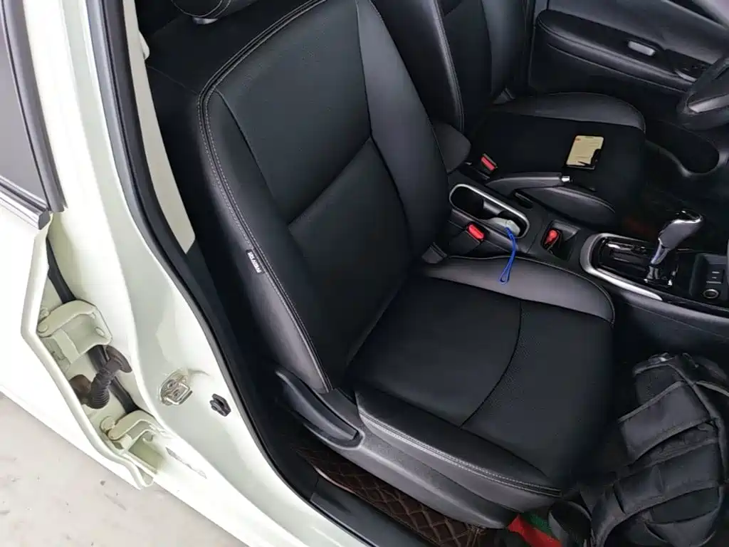 Nissan Tiida — миниатюра 25