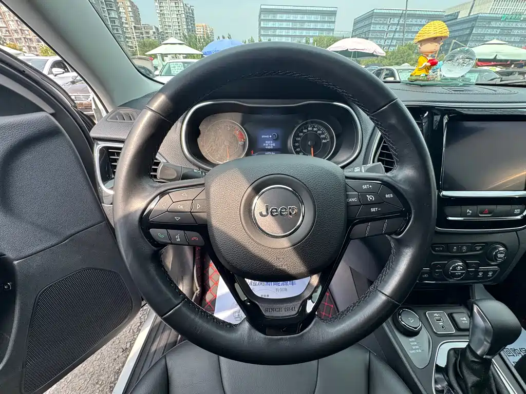 Jeep Cherokee — миниатюра 6