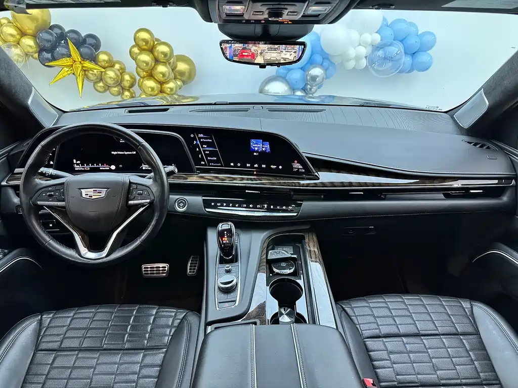 Cadillac Escalade — миниатюра 4