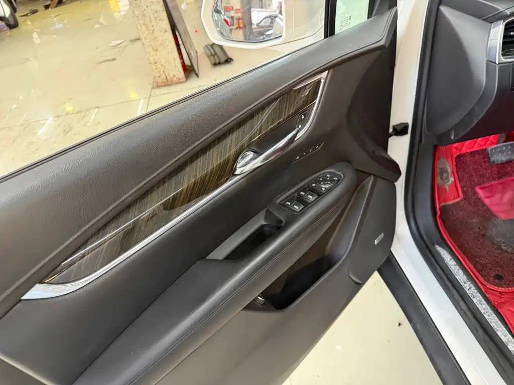 Cadillac XT5 — миниатюра 5