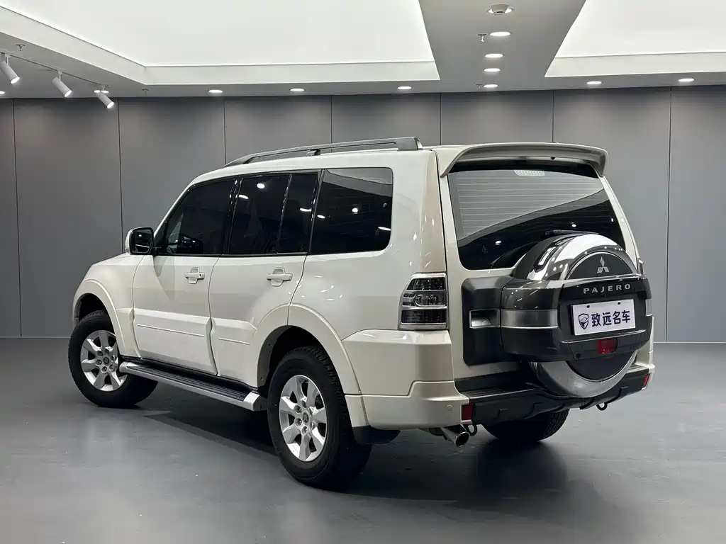 Mitsubishi Pajero (Import) — миниатюра 6