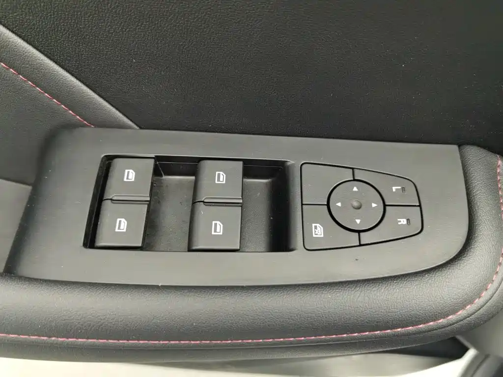 Roewe i5 — миниатюра 9