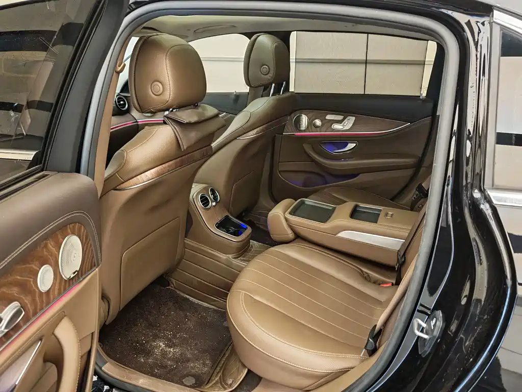 Mercedes-Benz E-Class — миниатюра 13