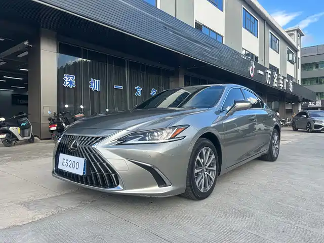 Lexus ES