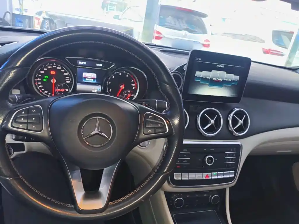 Mercedes-Benz GLA — миниатюра 10