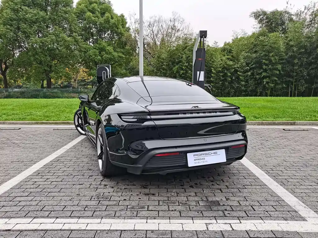 Porsche Taycan — миниатюра 16