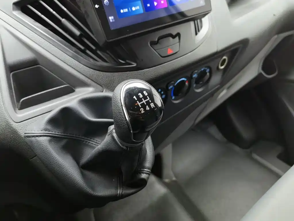 Ford Transit — миниатюра 13
