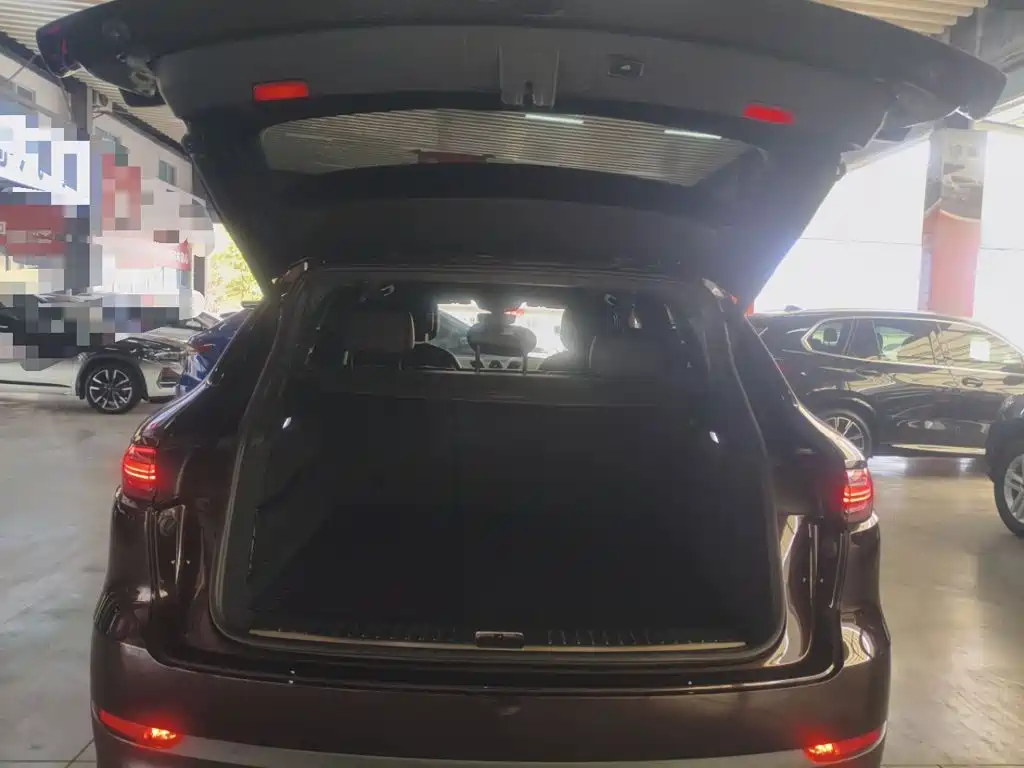 Porsche Cayenne — миниатюра 12
