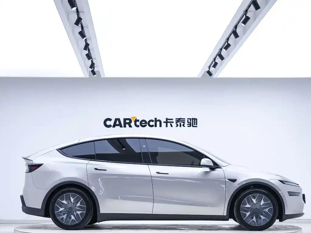 Tesla Model Y L