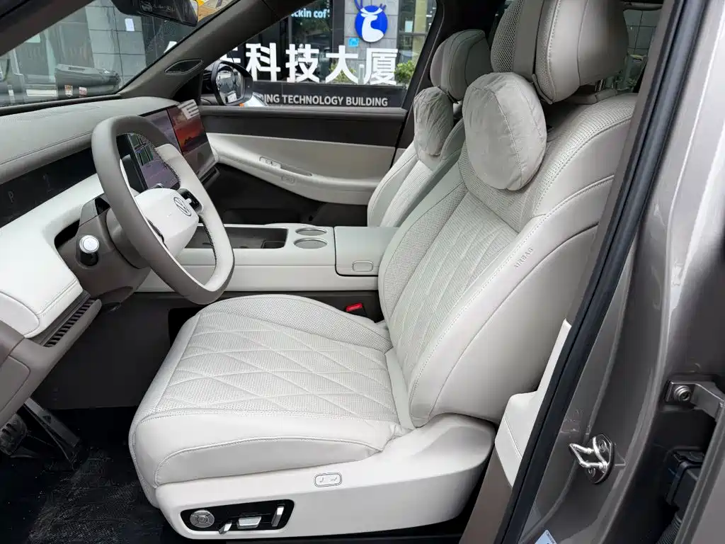 Volkswagen ID.ERA 9X — миниатюра 8